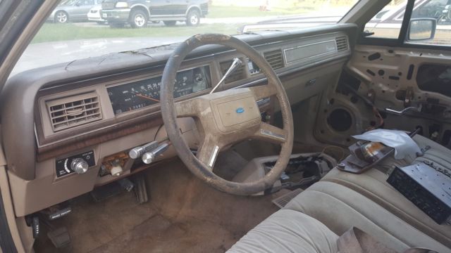 1989 Ford LTD Country Squire LX - photo 6