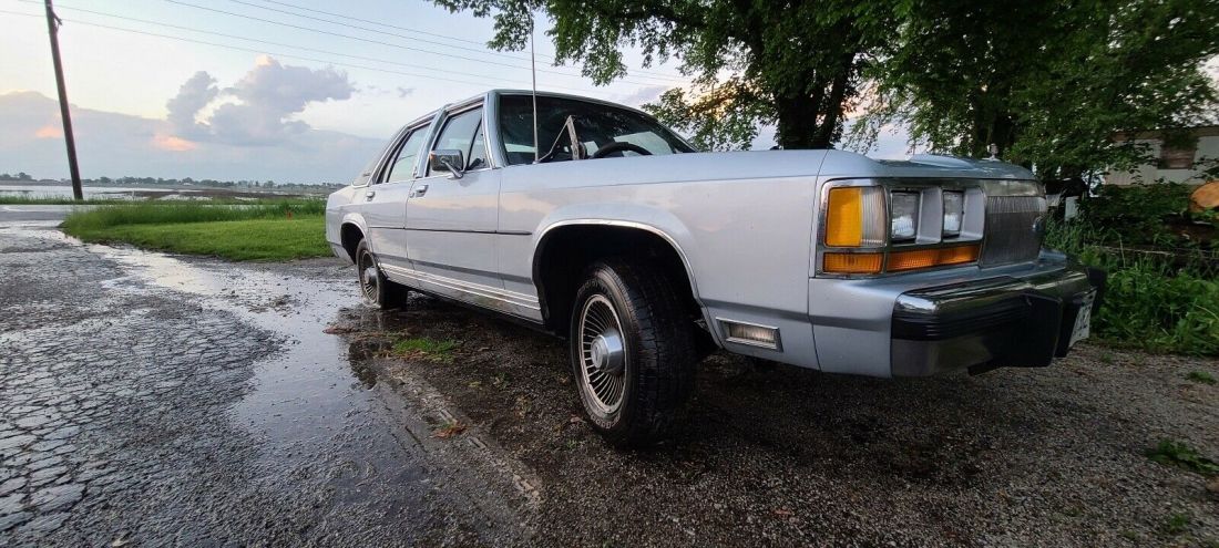 1989 Ford LTD Crown Victoria LX