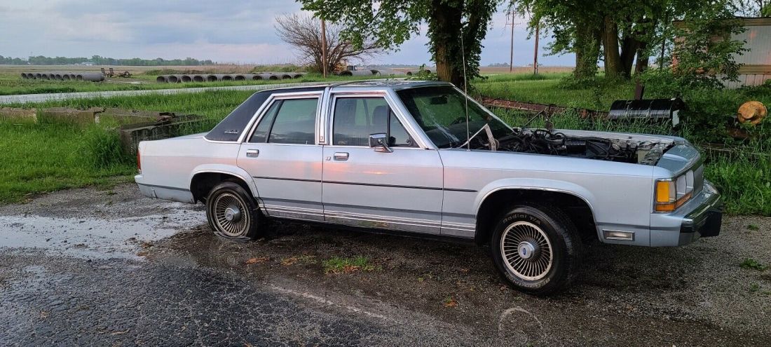 1989 Ford LTD Crown Victoria LX - photo 2