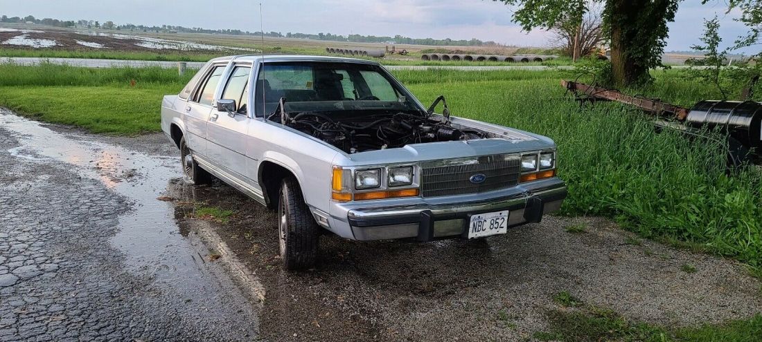 1989 Ford LTD Crown Victoria LX - photo 3