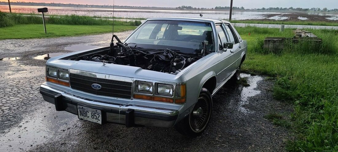 1989 Ford LTD Crown Victoria LX - photo 4