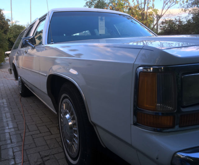 1989 Ford Crown Victoria Station Wagon - photo 3