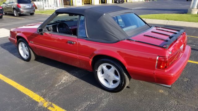 1989 Ford Mustang LX Convertible 2-Door - photo 4