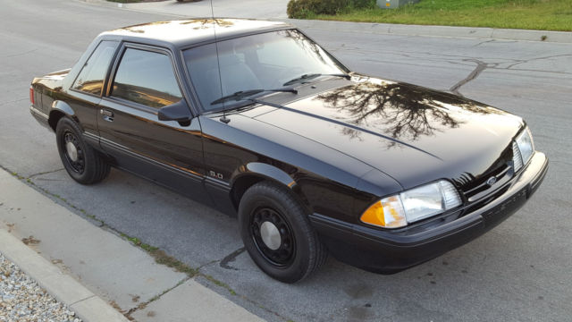 1989 Ford Mustang LX Sedan 2-Door - photo 2