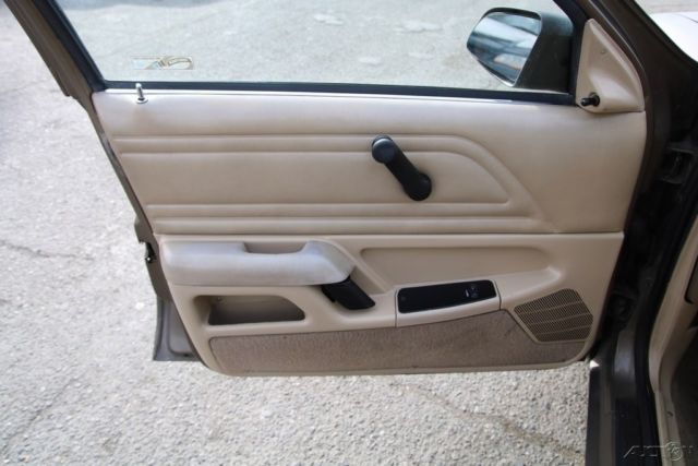 1989 Ford Tempo GL - photo 10