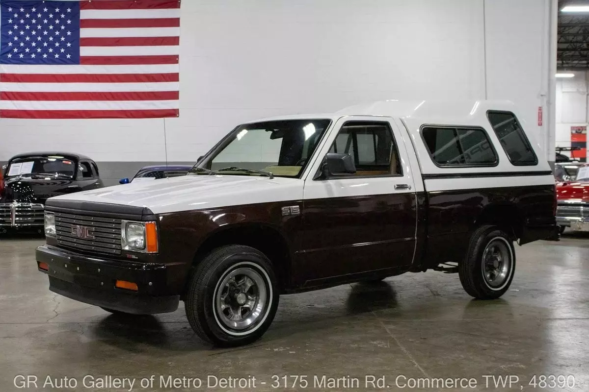 1989 GMC S-15 Special 141722 Miles Brown/White 2.5L 4-cyl 5-Speed 1989 GMC S-15 Special