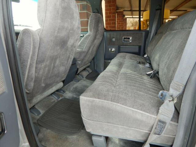 1989 Chevrolet Suburban Silverado - photo 11
