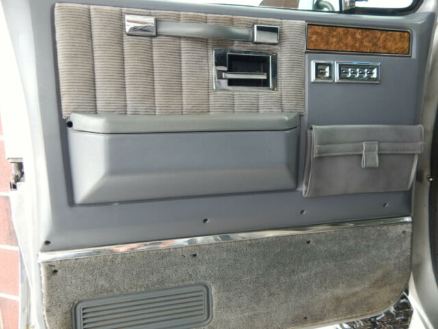 1989 Chevrolet Suburban Silverado - photo 9