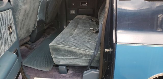 1989 GMC Suburban -- - photo 8
