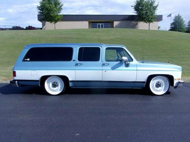 1989 GMC Suburban R1500 4dr SUV Automatic 4-Speed RWD V8 5.7L Gasoline 1989 GMC Suburban R1500 4dr SUV