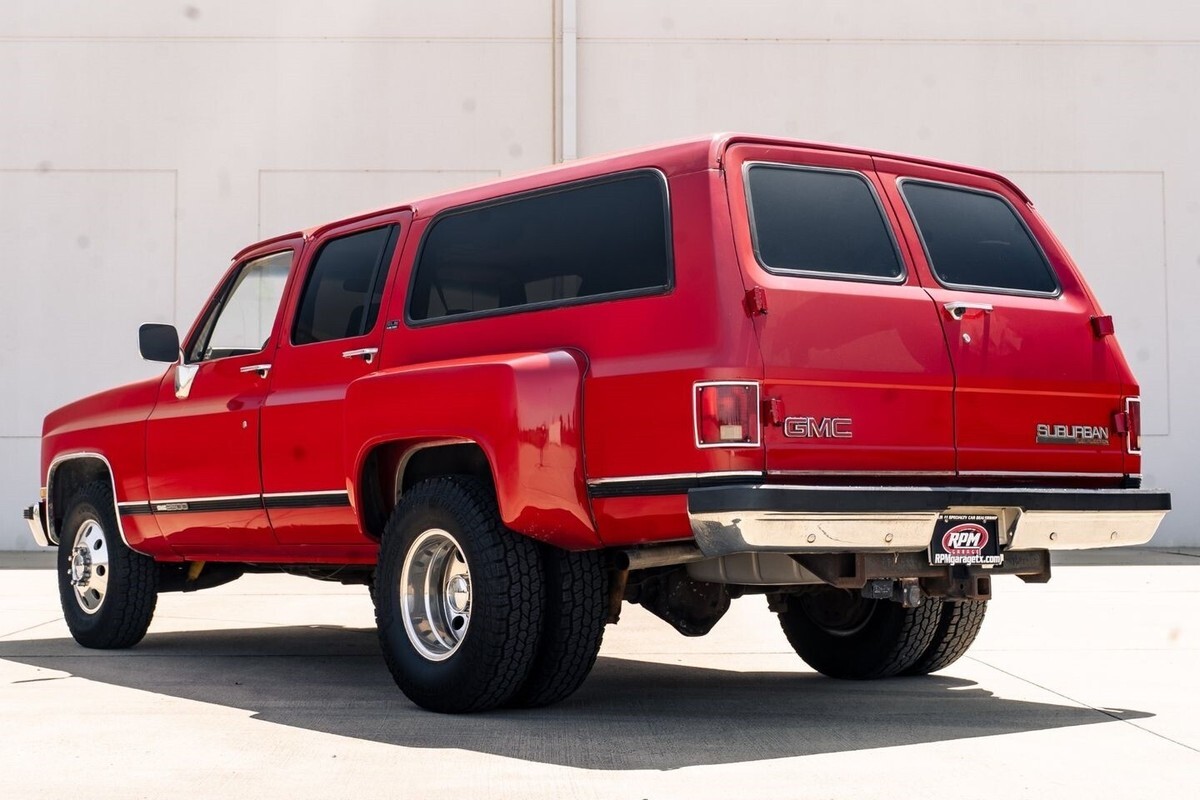 1989 GMC Suburban SLE Restored Rare Dually with a 7.4L V-8 engine - photo 10