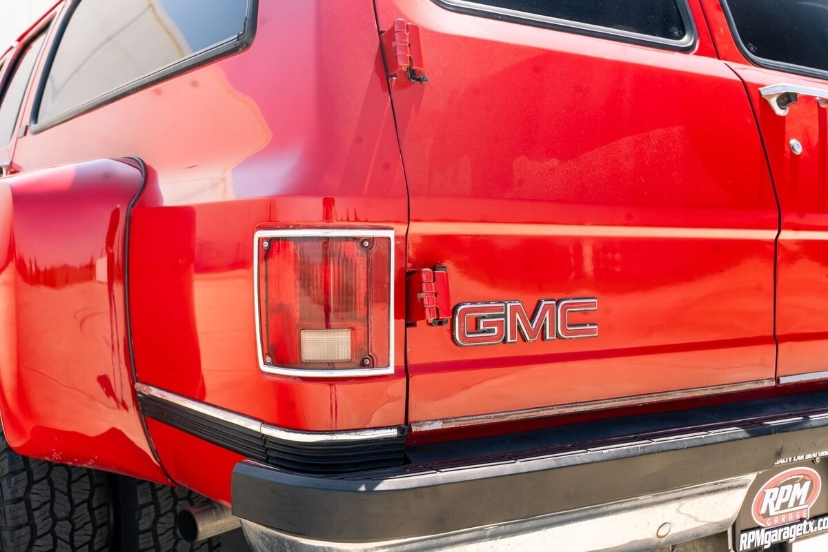 1989 GMC Suburban SLE Restored Rare Dually with a 7.4L V-8 engine - photo 11