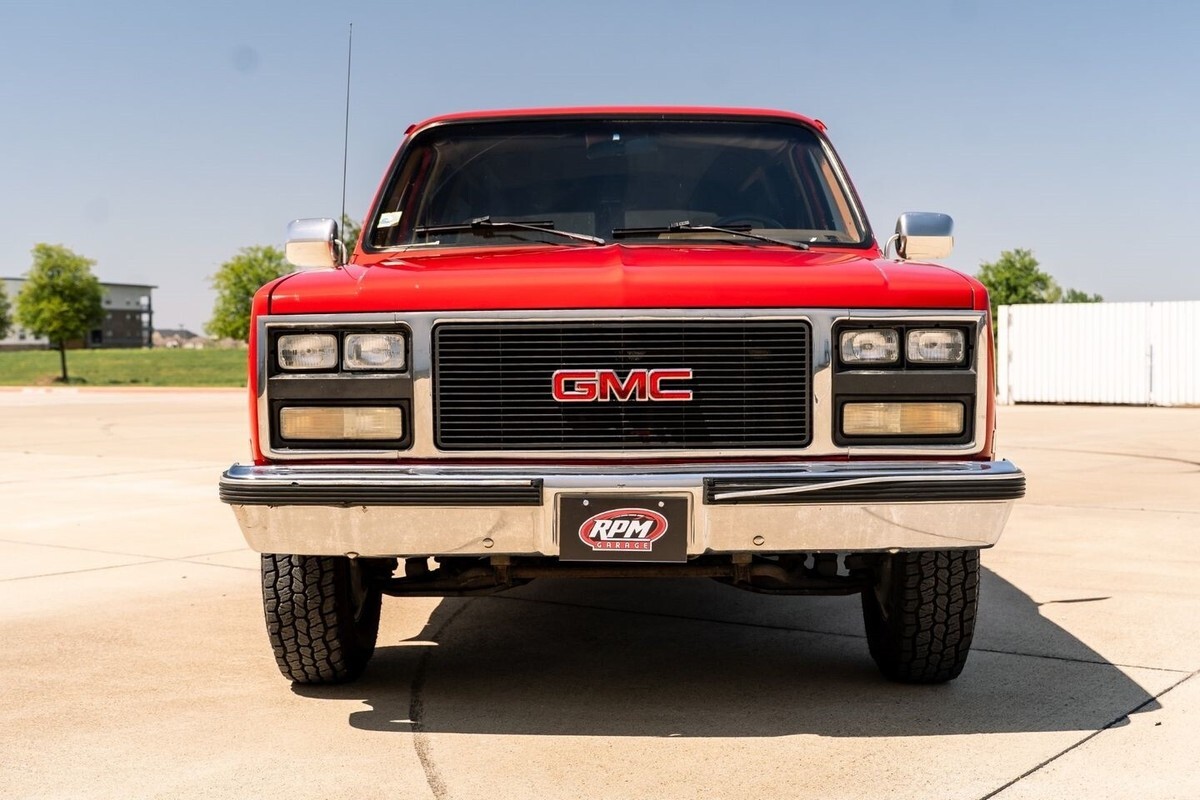 1989 GMC Suburban SLE Restored Rare Dually with a 7.4L V-8 engine - photo 7