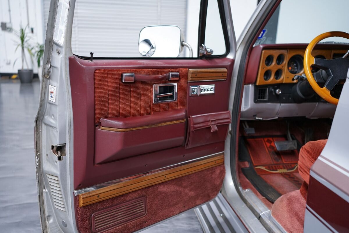 1989 GMC Suburban - photo 12