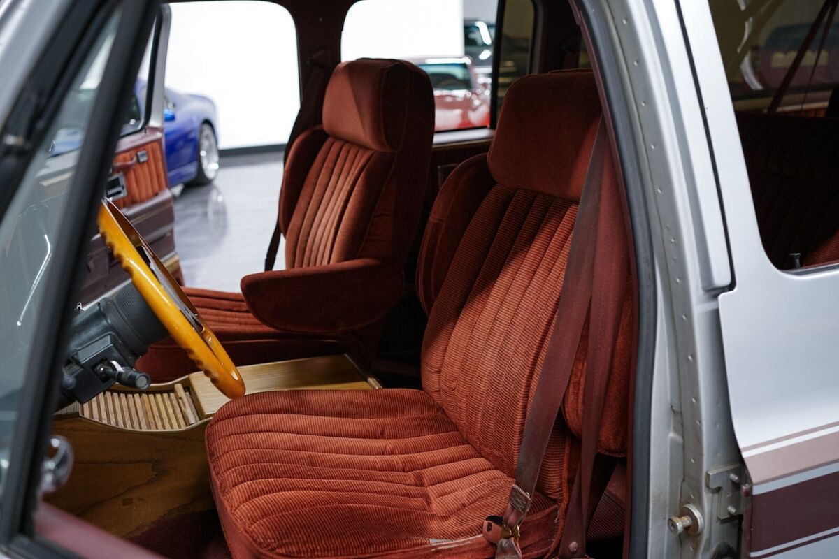 1989 GMC Suburban - photo 13