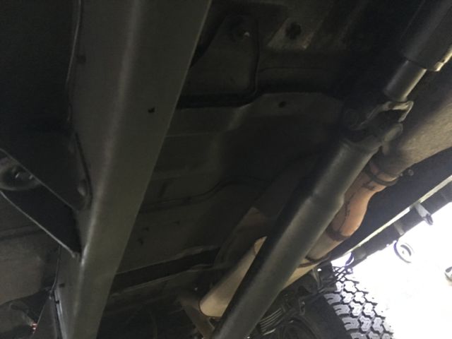 1989 GMC Suburban SLE 4-DOOR SPORT UTILITY - photo 4