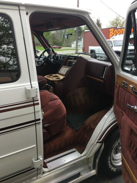 1989 GMC Vandura LX series with starcraft Conversion - photo 6