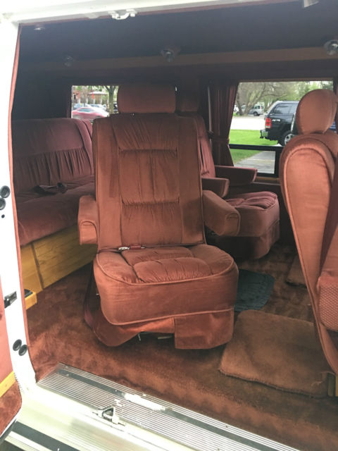 1989 GMC Vandura LX series with starcraft Conversion - photo 8