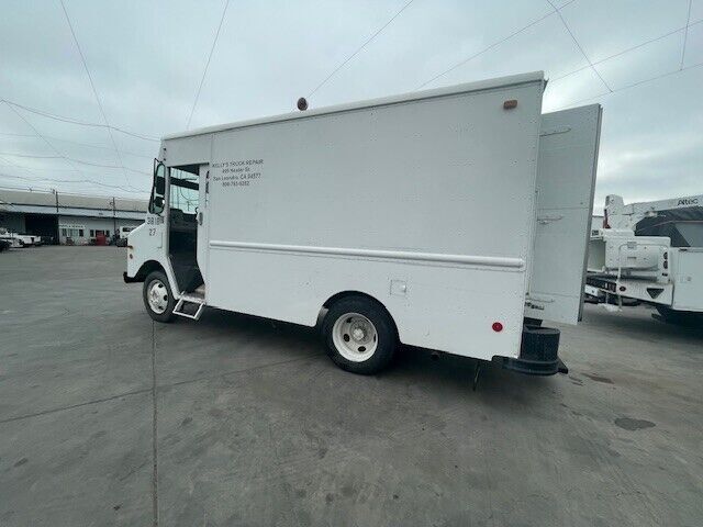 1989 GMC P20 Van - photo 6