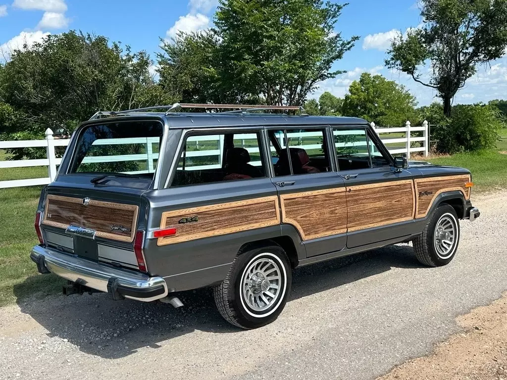 1989 Jeep Wagoneer Grand Wagoneer, Frame Off Restoration - photo 11