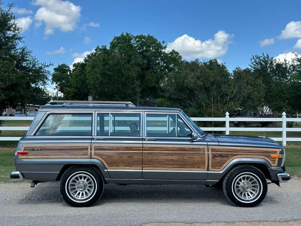 1989 Jeep Wagoneer Grand Wagoneer, Frame Off Restoration - photo 7