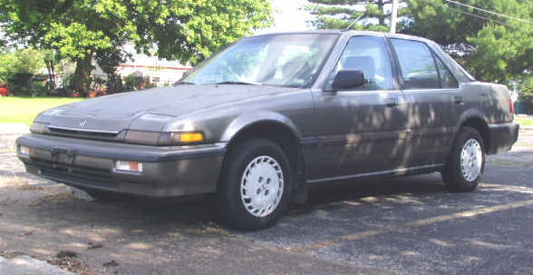 1989 Honda Accord, engine has ~173021 miles, DOES NOT RUN, many parts replaced 1989 Honda Accord Gray
