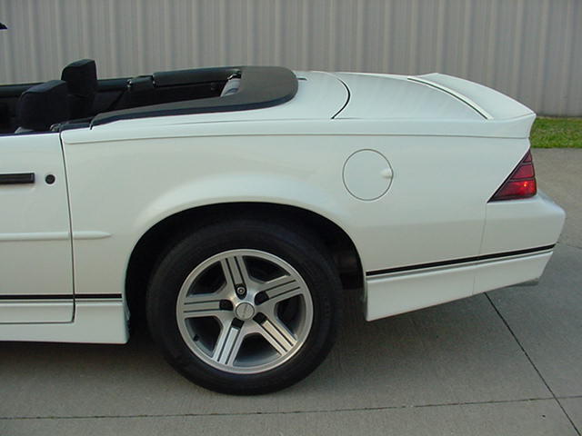 1989 Chevrolet Camaro IROC CONVERTIBLE - photo 12