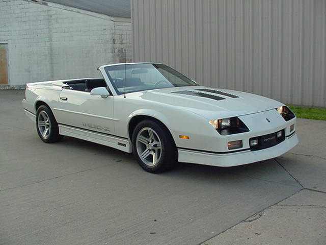 1989 Chevrolet Camaro IROC CONVERTIBLE - photo 2