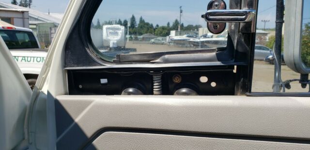 1989 Isuzu NPR - photo 13