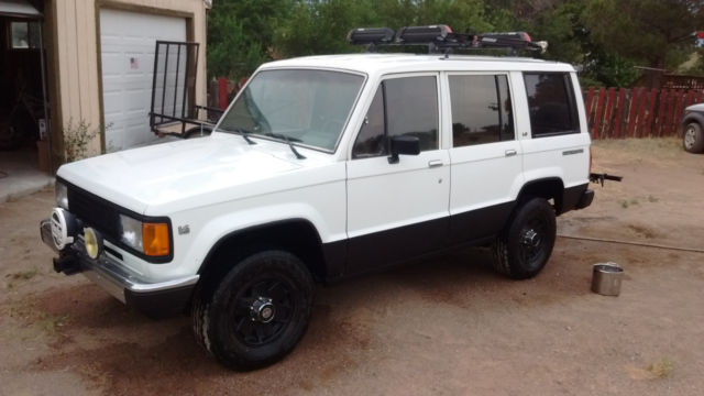 1989 Isuzu Trooper LS 4x4 manual V6 rust-free NM truck with cool accessories 1989 Isuzu Trooper