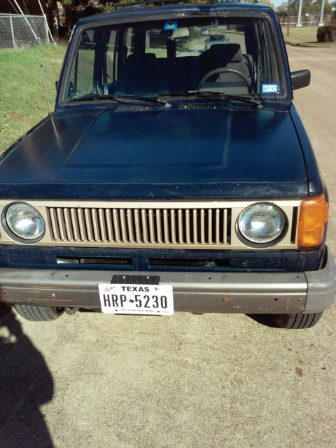 1989 Isuzu Trooper LS Sport Utility 4-Door 2.6L less with old tires and wheels 1989 Isuzu Trooper LS Sport Utility 4-Door