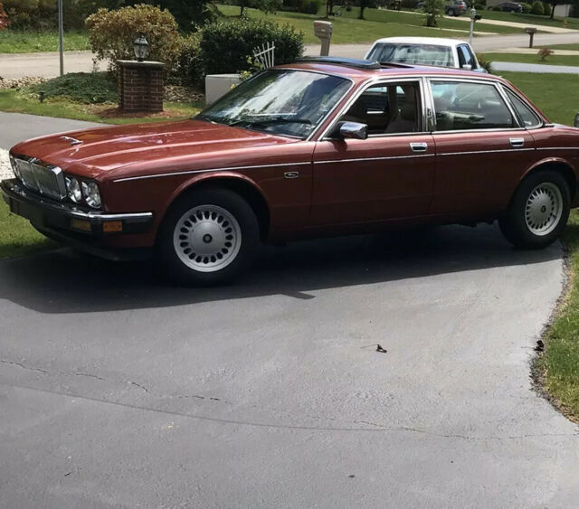 1989 Jaguar Vanden Plas XJ6. Burgundy Paint, 62k miles, New Tires, Great up keep 1989 Jaguar XJ6