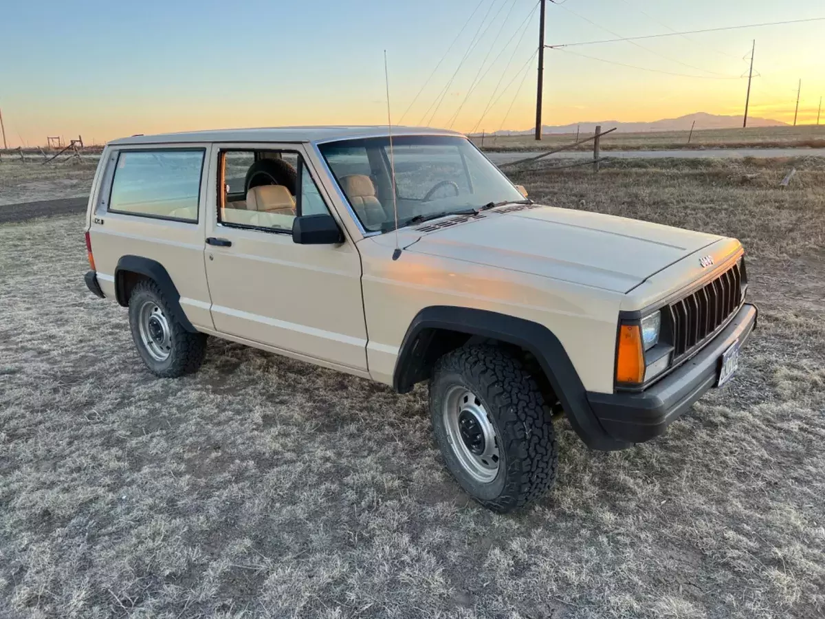 1989 Jeep Cherokee XJ 2 door 4.0 liter automatic government vehicle 1989 Jeep Cherokee