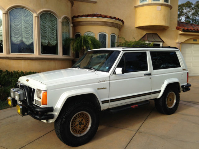 1989 Jeep Cherokee XJ Limited Sport 2-Door 4.0L Automatic 4WD only 87,699 Miles! 1989 Jeep Cherokee Limited Sport Utility 2-Door