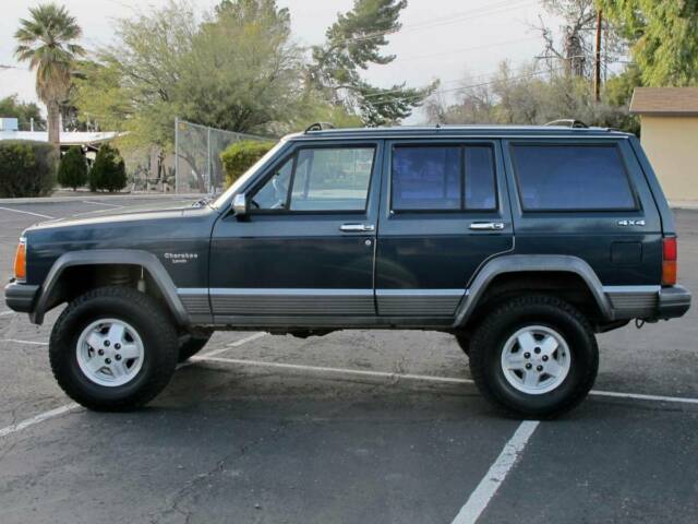 1989 Jeep Cherokee Laredo 4x4 - photo 3