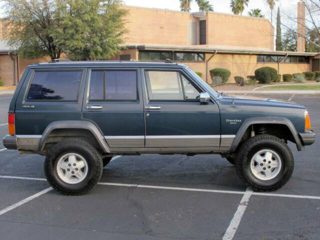 1989 Jeep Cherokee Laredo 4x4 - photo 5