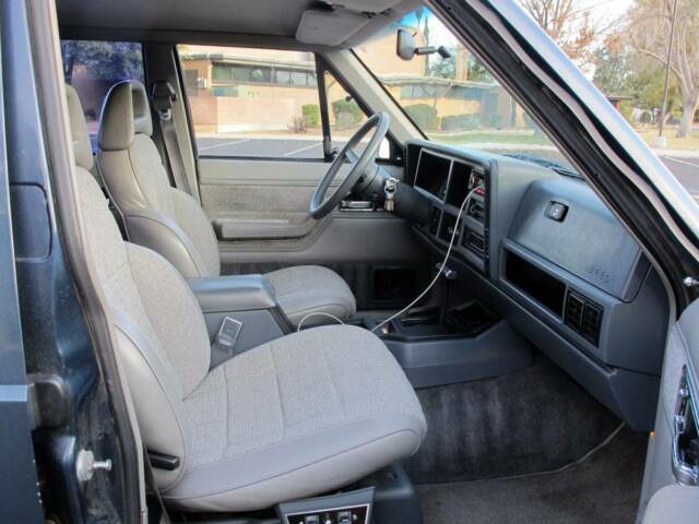 1989 Jeep Cherokee Laredo 4x4 - photo 7