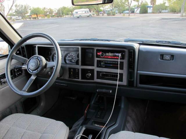 1989 Jeep Cherokee Laredo 4x4 - photo 9