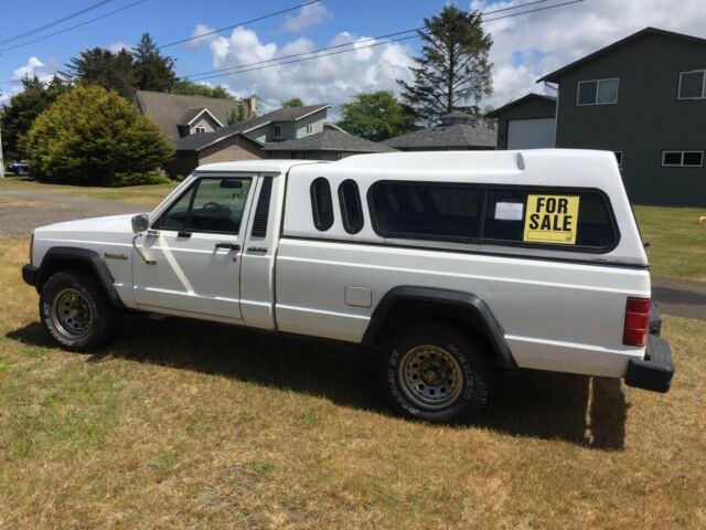 1989 Jeep Comanche 4 W/D pickup with 4.0 litre, straight 6 engine 1989 Jeep Comanche Basic
