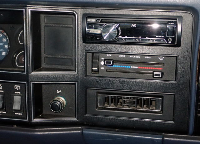 1989 Jeep Comanche Pioneer Standard Cab Pickup 2-Door - photo 10