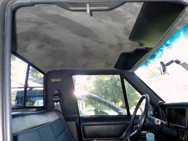 1989 Jeep Comanche Pioneer Standard Cab Pickup 2-Door - photo 11