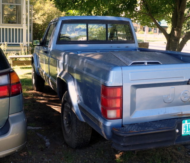 1989 Jeep Comanche Pioneer Standard Cab Pickup 2-Door - photo 4