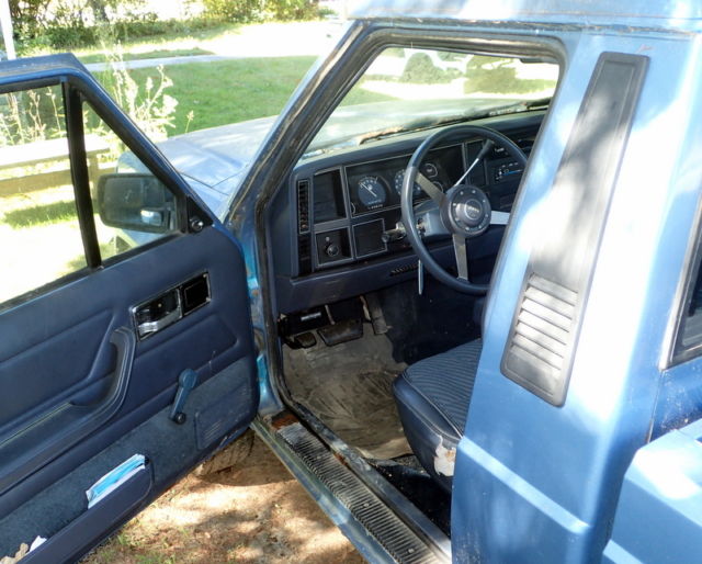1989 Jeep Comanche Pioneer Standard Cab Pickup 2-Door - photo 7