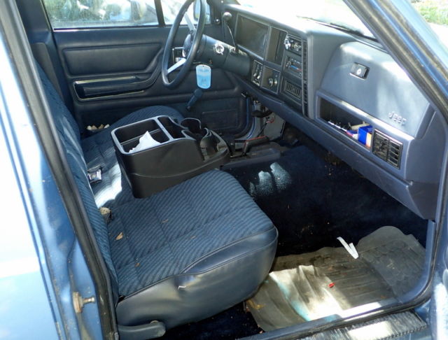 1989 Jeep Comanche Pioneer Standard Cab Pickup 2-Door - photo 8
