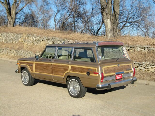 1989 Jeep Wagoneer -- - photo 10