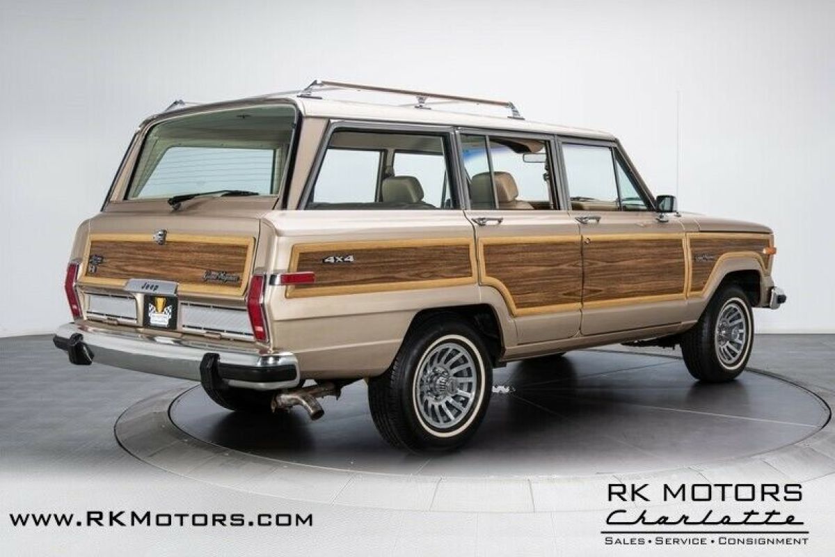 1989 Jeep Wagoneer - photo 2