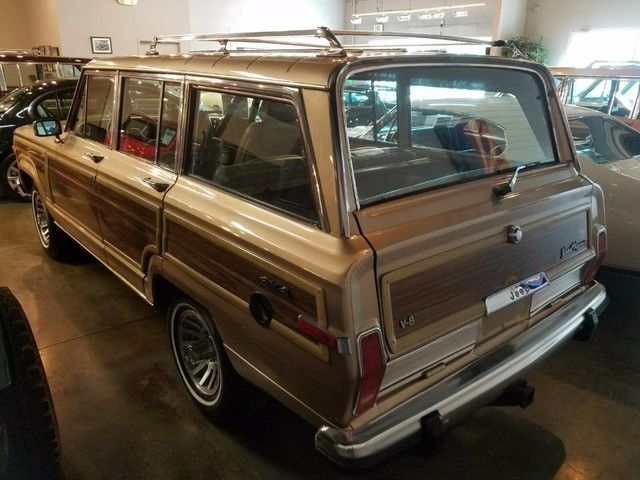 1989 Jeep Grand Wagoneer Limited 4X4 -- - photo 4