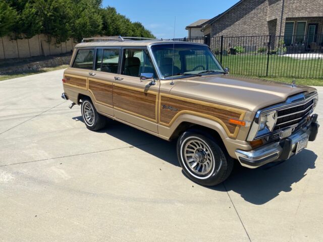 1989 Jeep Grand Wagoneer SUV Brown 4WD Automatic 59,964 original miles 1989 Jeep Wagoneer 59,964 original miles