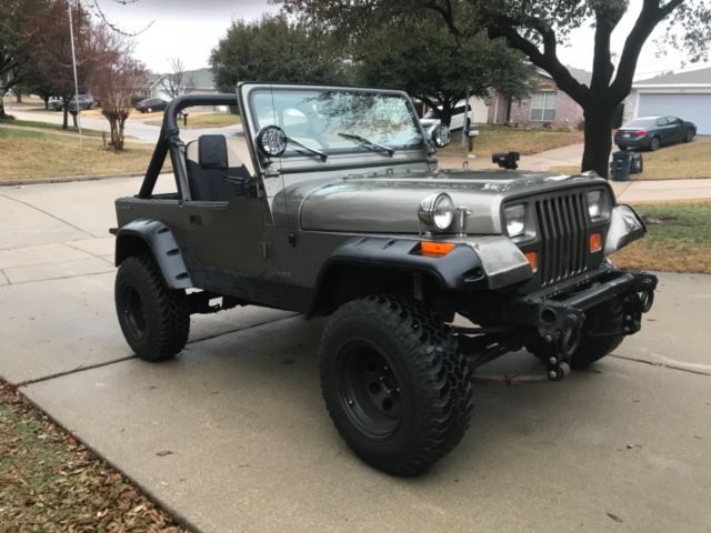 1989 Jeep Islander 4x4 full custom V8 305 with lift and 35” tires 1989 Jeep Wrangler