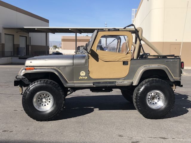 1989 Jeep Wrangler Sahara Sport Utility 2-Door 4x4 - photo 2